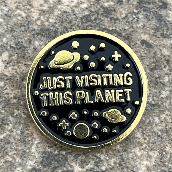 Just visiting this‎ planet funny brooch lapel pin backpack pin - Picture 1 of 3